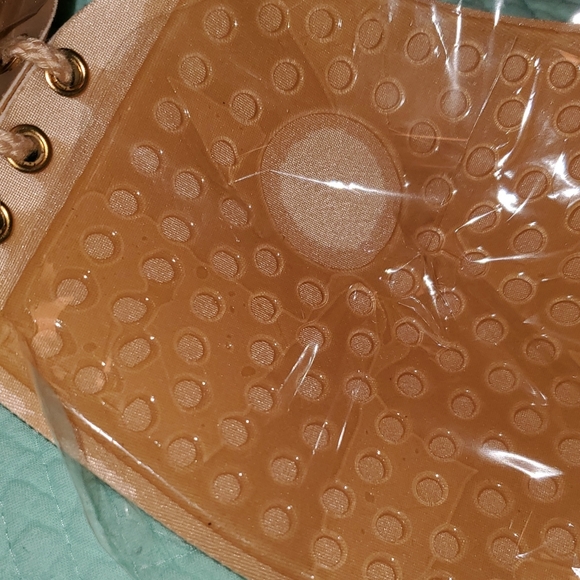 "Magic" Backless / Strapless Push-Up Bra - Picture 7 of 8